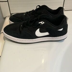 Black Nike Alleyoop SB size 8